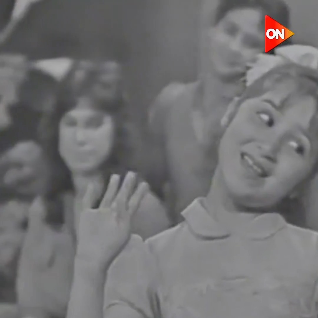 استعراض تلفزيوني لفنانة مشهورة وهي طفلة.. حد يعرف هي مين🤔؟ #ON
