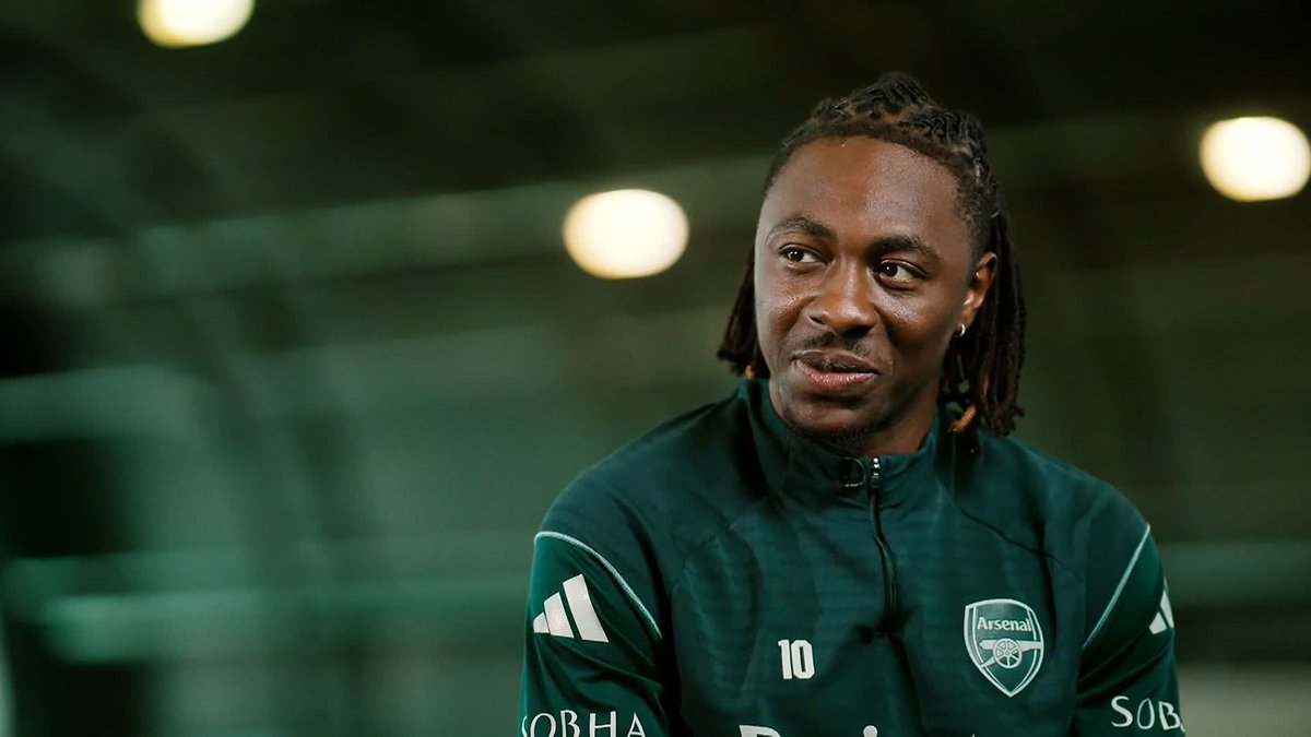 "I believe somehow" 😆 Eberechi Eze reacts after watching back a heart-warming Arsenal prediction from his younger self.