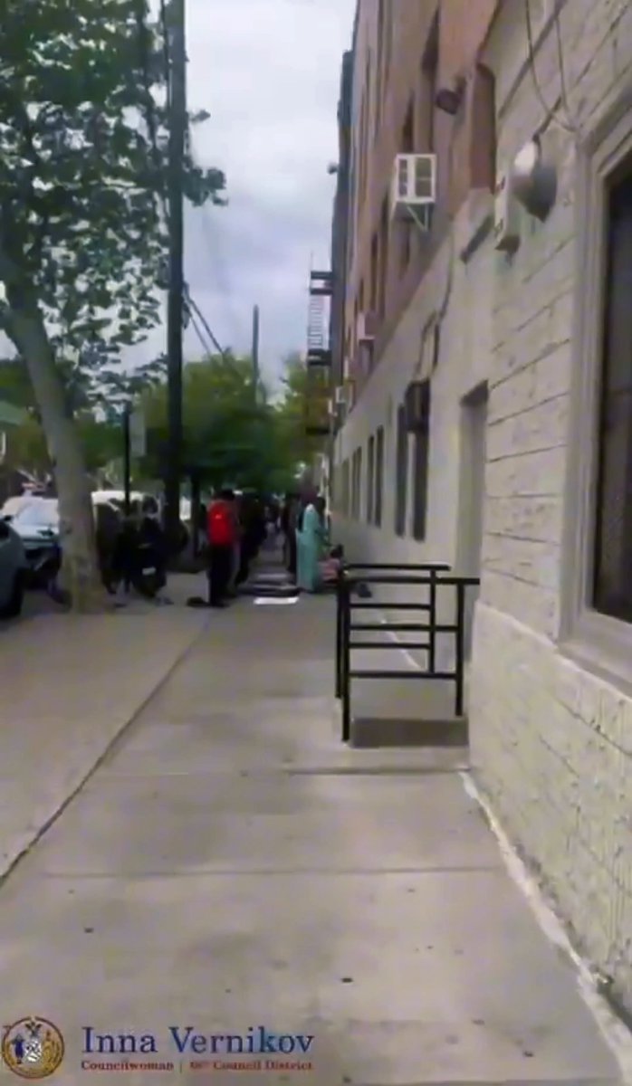 🇺🇸 New York City, May 15, 2026: Dozens of Muslim men gathered to pray in front of an all girls Jewish school. In a city with more than 500 mosques, they chose to surround a school filled with young Jewish minors instead. Why? Source: Councilwoman Inna Vernikov