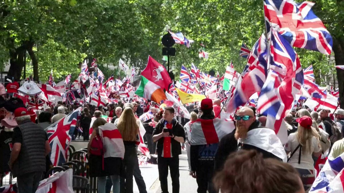 🇬🇧 🇵🇸 Tens of thousands of people rallied on Saturday at a London march organised by far-right activist Tommy Robinson and a counter-demonstration fused with a pro-Palestinian protest, as police mounted a huge operation to keep rival attendees apart ➡️