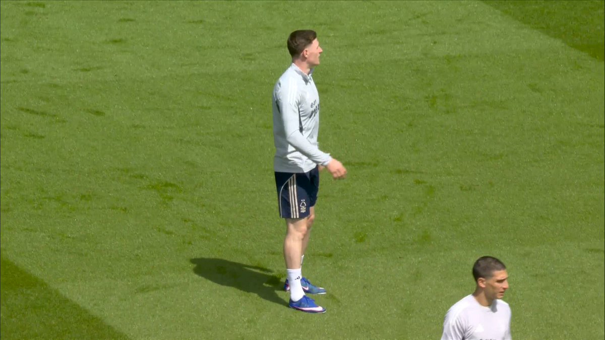 "I feel sometimes he's too eager to get on the ball and go forward" Roy Keane and Micah Richards discuss Elliot Anderson’s impact at Nottingham Forest 🌳