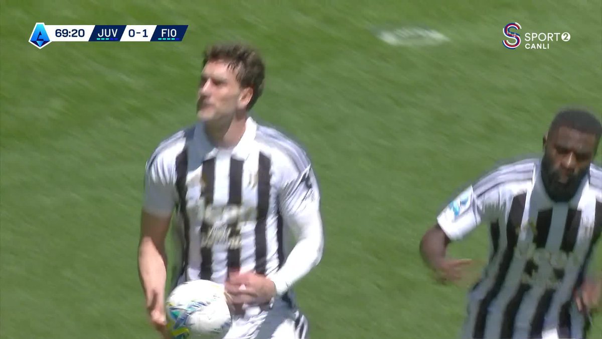 İsmi Fenerbahçe ile anılan Vlahovic, Juventus'a Şampiyonlar Ligi potasında çok kritik bir gol atmıştı ama gol iptal edildi.