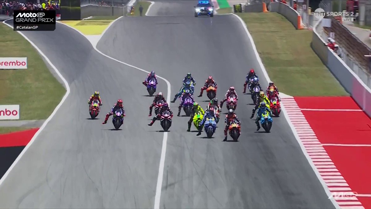 The battles incredible from the get go!! 🤯 8 riders fighting for the front, plenty of contact and plenty of position changes 😮‍💨 #MotoGP | #CatalanGP | Live on TNT Sports and HBO Max