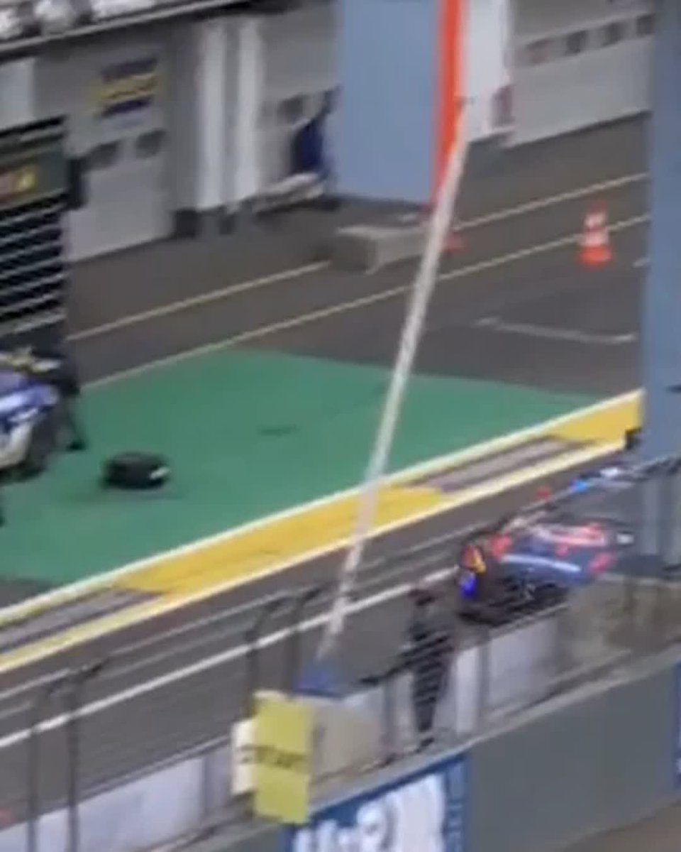 Drama as Max Verstappen's team in the #3 Mercedes hit trouble with a driveshaft failure 😔