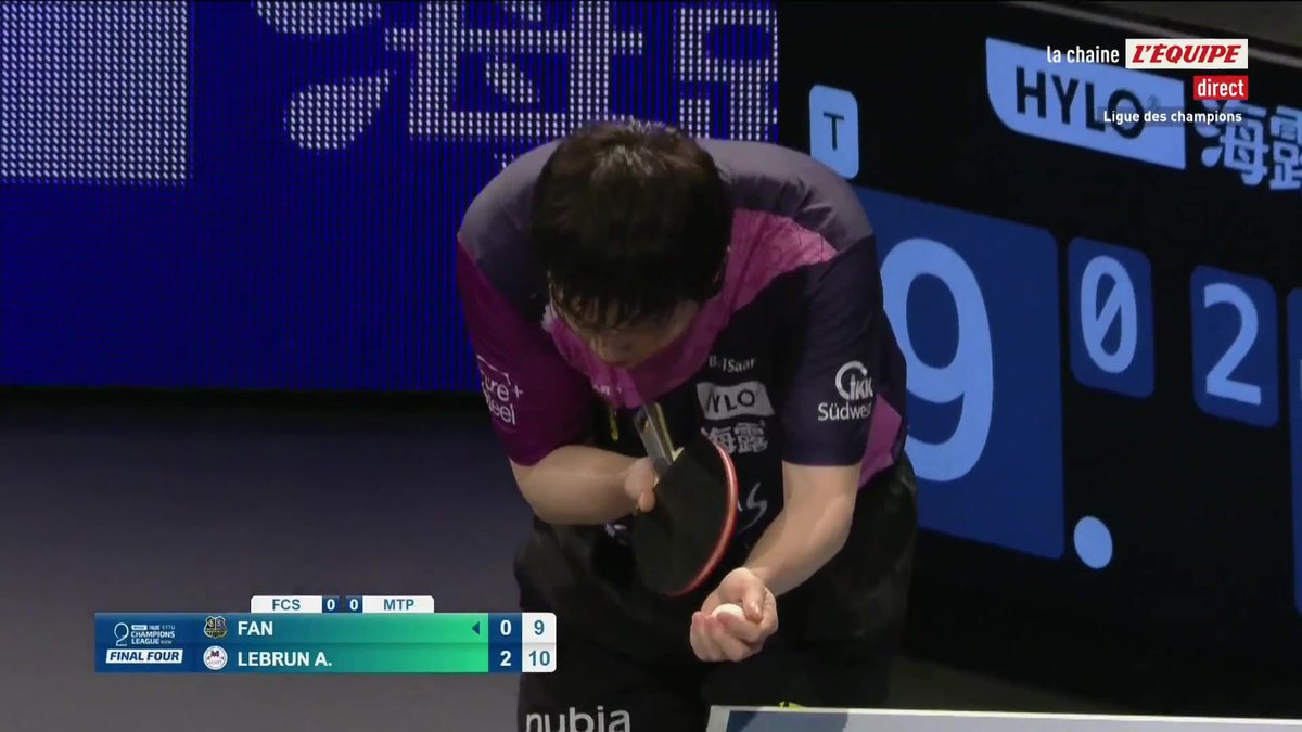 👏 ALEXIS LEBRUN CE PATRON ! Il s'impose 3-0 face à Fan Zhendong au terme d'un match maîtrisé et apporte le premier point à Nîmes-Montpellier dans cette finale ! Suivez la finale de la Ligue des champions en direct sur la chaine L'Équipe #lequipePING