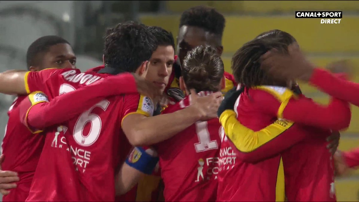 Quand le speaker du RC Lens faisait comme si de rien n'était pendant la période Covid à huis clos ! 😂😂 Quelle période quand même... (CANAL+ Foot)