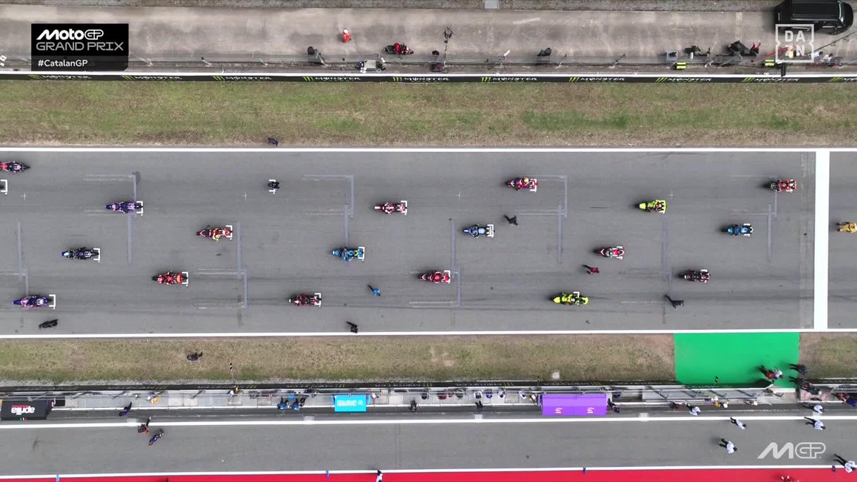 Nueva bandera roja tras una caída múltiple #MotoGP #CatalanGP