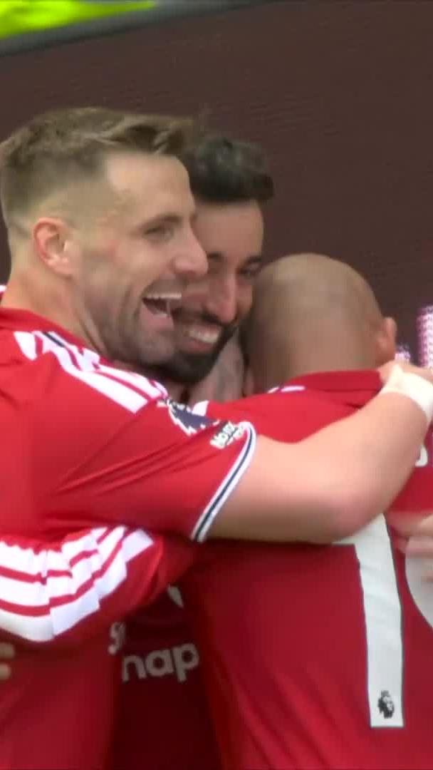A historic moment for Man United's Assist King 🤩👑 Bruno Fernandes sets it up for Bryan Mbeumo 🤝 📺 Stream #MUNNFO on DStv: