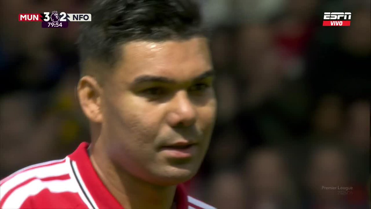 Old Trafford se rinde ante los pies de Casemiro. Un templo del fútbol despidiendo a una leyenda 🇧🇷👏🏼