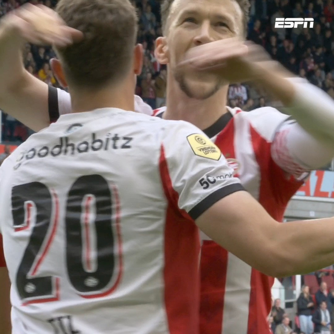 Guus Til met de 100ste voor PSV! 💯 #psvtwe