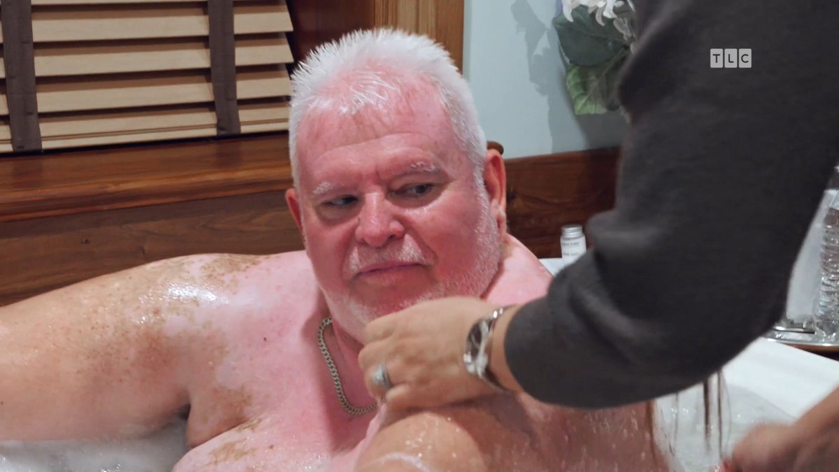 Annabelle and Shea get straight to business on #90DayFiance, tonight at 8P. 👀🛁