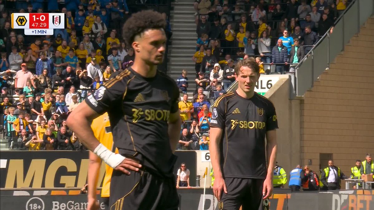 Antonee Robinson scores as cool as you like from the spot! 🎯