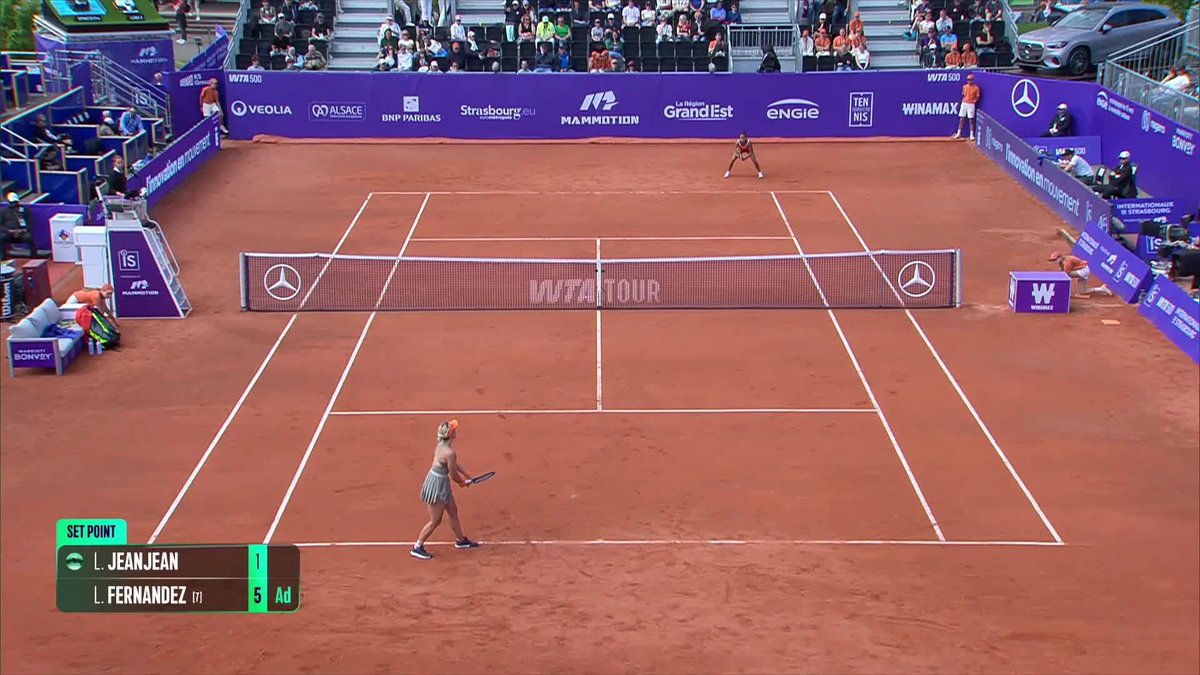 Racing through the opening set 💨 leylahfernandez takes the first set 6-1 in just 32 minutes! #IS26
