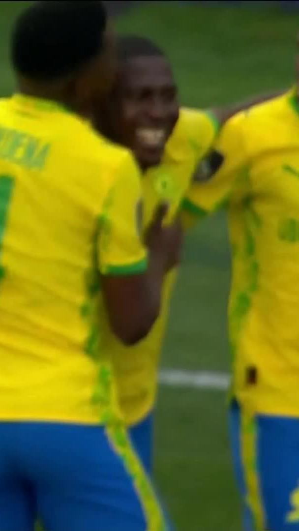 What a free-kick from Aubrey Modiba🔥⚽ A stunning strike gives Masandawana the advantage 👆🟡 📺 Stream #TotalEnergiesCAFCL on DStv: