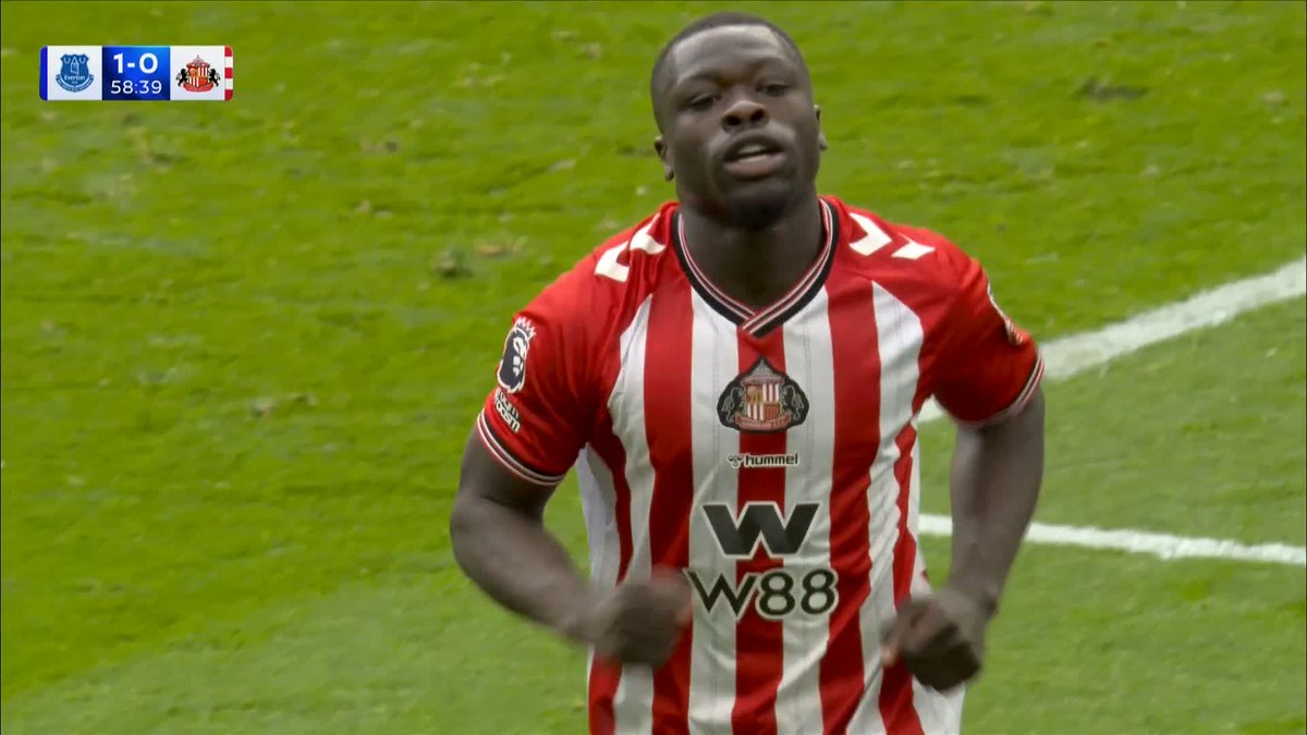 Brian Brobbey POUNCES on an error from Jake O'Brien to equalise for Sunderland 👊