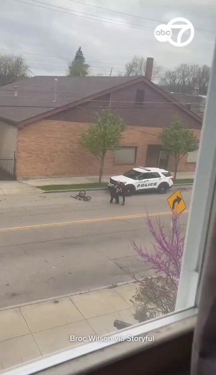 I think it's time for this police officer to retire.. he seems a bit..hmm..tired 🙄🫣😂