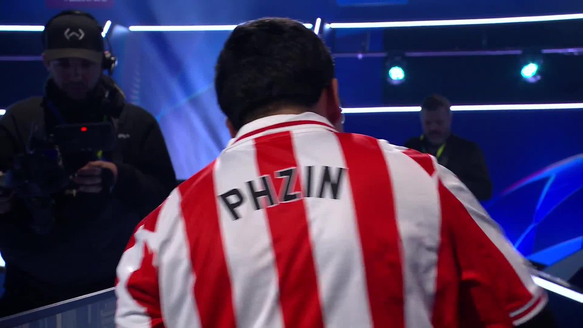 The Brazilian 🇧🇷 has won it late! 🤯 Paulo Henrique dumps Levi de Weerd out of the #eChampionsLeague 👀 #FCPro
