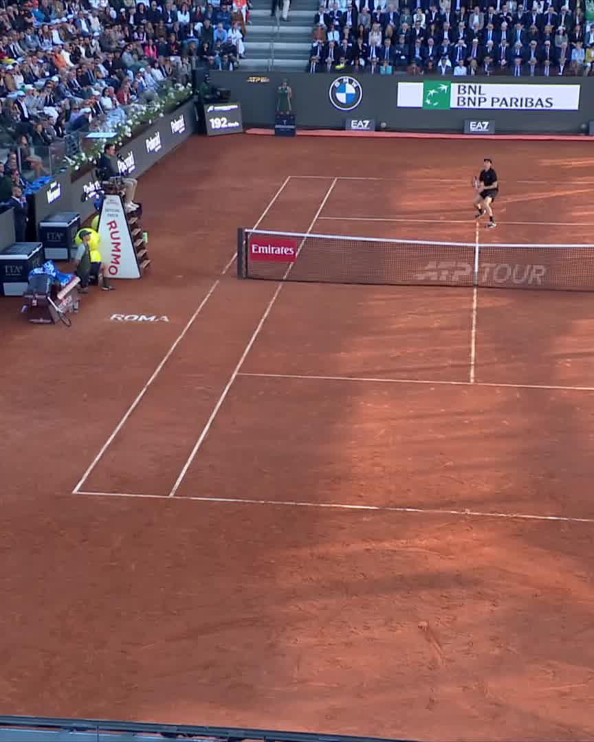 Opener secured 🔒🇮🇹 Jannik Sinner moves within one set of a maiden Rome title! #IBI26