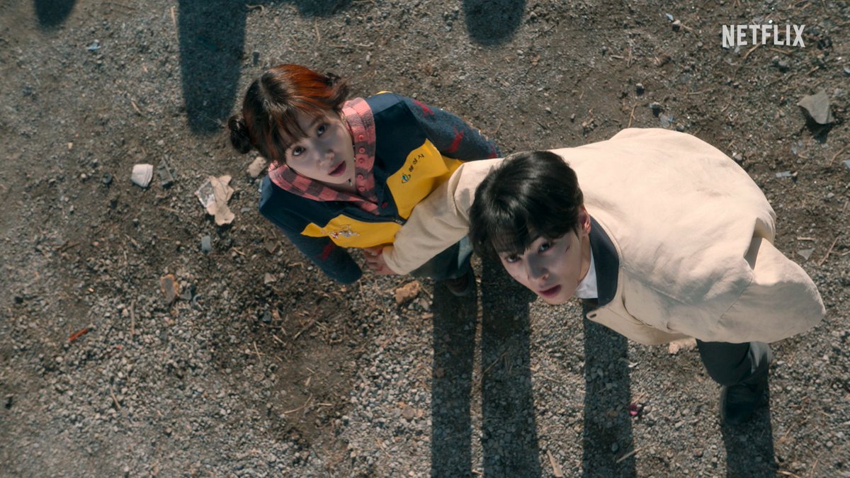 A goofy group of townies stumbles into superpowers and fights rising evil as doomsday panic grows... Park Eun-bin, Cha Eun-woo, Choi Dae-hoon, and Im Seong-jae star in The WONDERfools. Now on Netflix💥