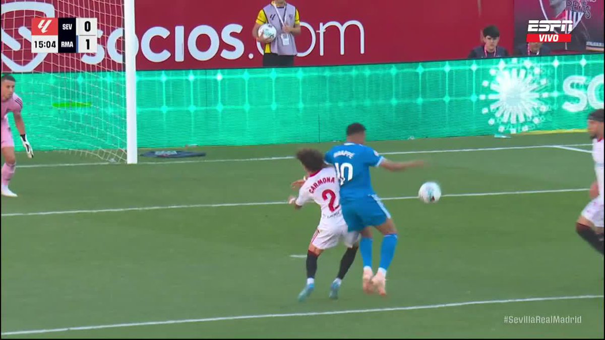 😳🇪🇸 SEVILLA PIDIÓ FALTA PREVIA DE MBAPPÉ POR ESTE CODAZO ANTES DEL GOL DE VINÍCIUS. El VAR no llamó y Real Madrid gana 1-0 en el Sánchez Pizjuán… 👀 ¿Opiniones? ⁉️