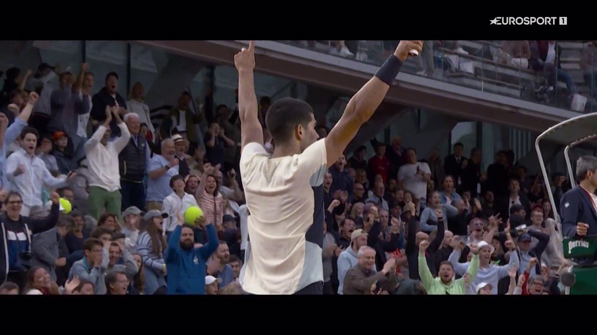 🧡 ¿Qué tiene Carlos Alcaraz como tenista que lo hace único? "Arrastra a todo el mundo con él" "Es tan encantador, tan cautivador..." 📺 'El Nuevo Despertar del Tenis', disponible en Eurosport y HBO Max España #RolandGarros