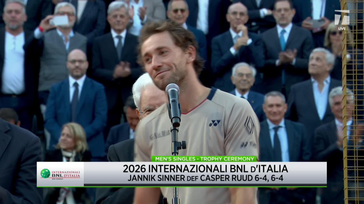 “What you’re doing this year, it’s hard to describe with words.” Casper Ruud congratulates Jannik Sinner and shares his thanks at the Rome trophy ceremony. 🙌 #IBI26