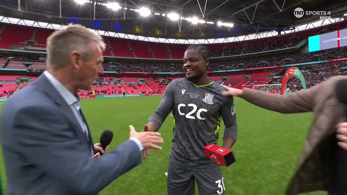 “I’m speechless” Southend United hero Collin Andeng Ndi reacts to winning the FA Trophy 👏 🎙 @Msmith850 📺 TNT Sports and HBO Max
