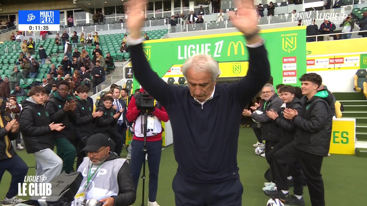 🙌🏼 La haie d'honneur pour 𝗩𝗮𝗵𝗶𝗱 𝗛𝗮𝗹𝗶𝗹𝗵𝗼𝗱𝘇̌𝗶𝗰́ ! #FCNTFC