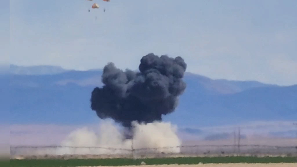 Video captured by Shane Ogden shows two F-18 Fighter jets colliding in mid-air near Mountain Home Air Force Base during the Fighter Skies Airshow. All four airmen are reportedly safe.