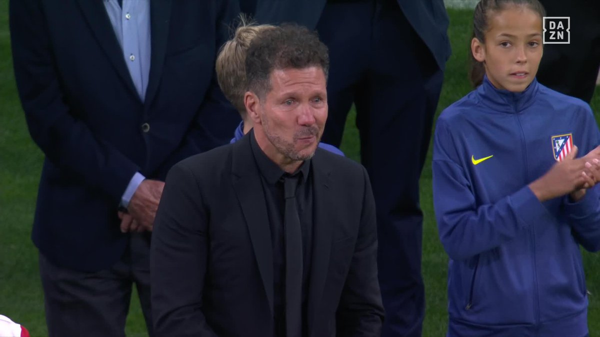 "Gracias a ti fui campeón del mundo. Gracias a ti me sentí el mejor. Ha sido un orgullo luchar para ti" 🥹 Las palabras de Griezmann que hacen llorar a Simeone ❤️🩹 #LALIGAenDAZN ⚽