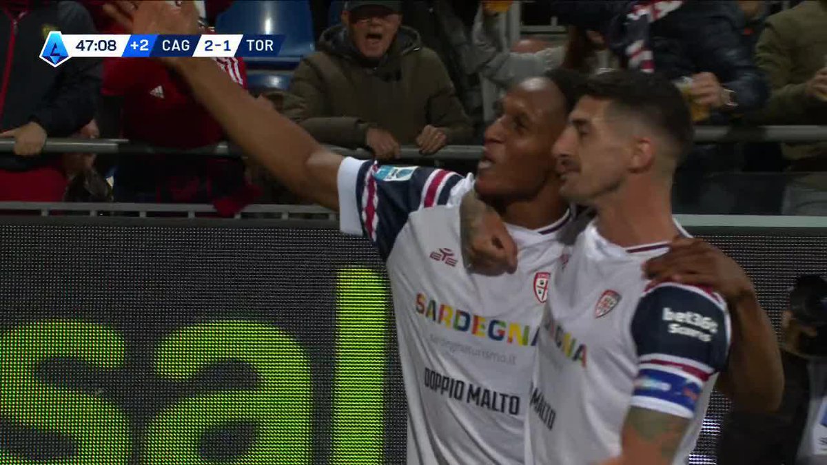 🇨🇴 GOOOL de Yerry Mina. El colombiano marcó el 2-1 de #Cagliari ante #Torino, al 45’+2 👀 Esta es la segunda anotación del defensa en la temporada de Serie A de Italia