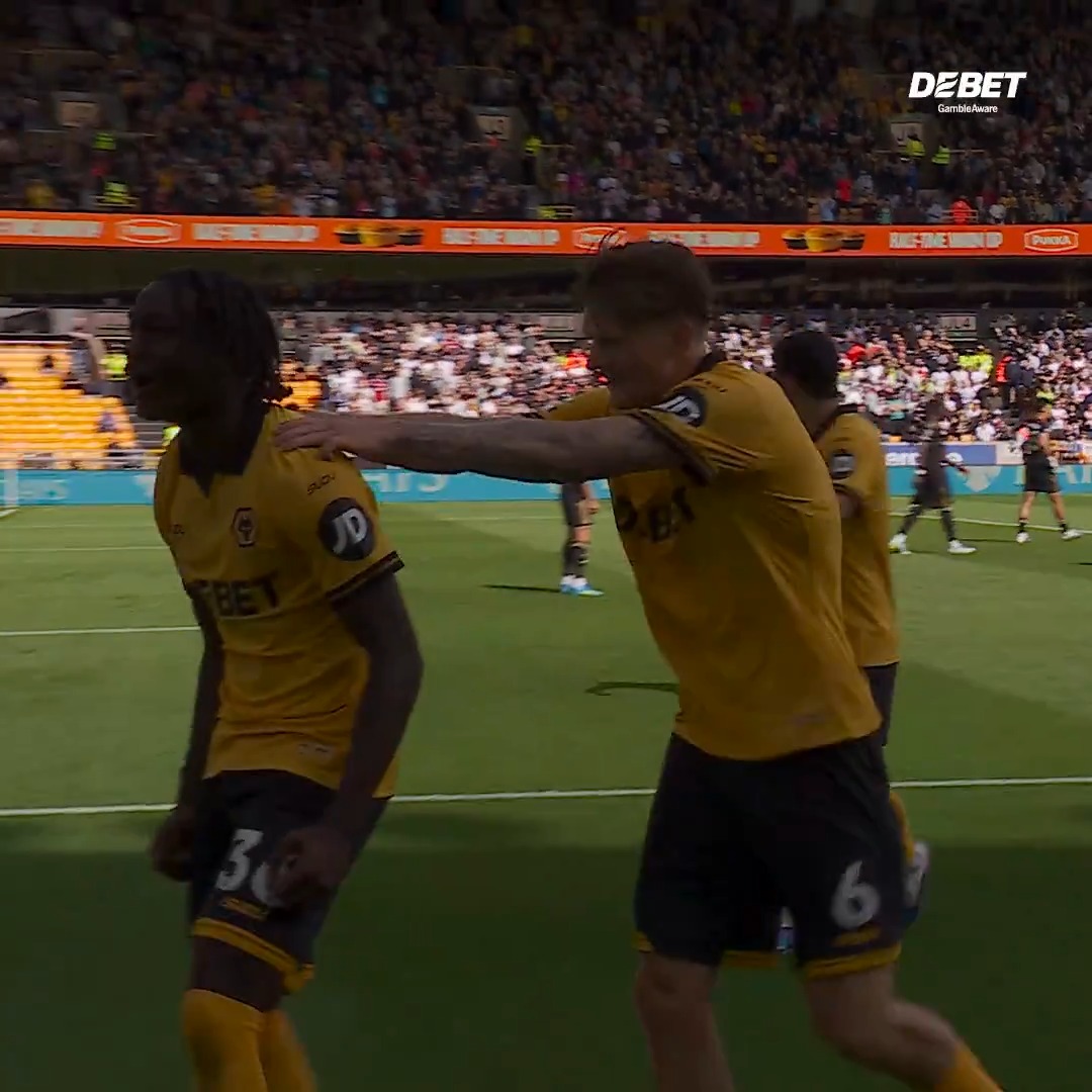 😮‍💨🚀 That is a brilliant hit from Wolves player Mateus Mané! Only 18-years-old. 💎🏴󠁧󠁢󠁥󠁮󠁧󠁿🇵🇹