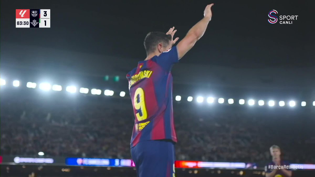 Robert Lewandowski, Camp Nou'ya veda etti.