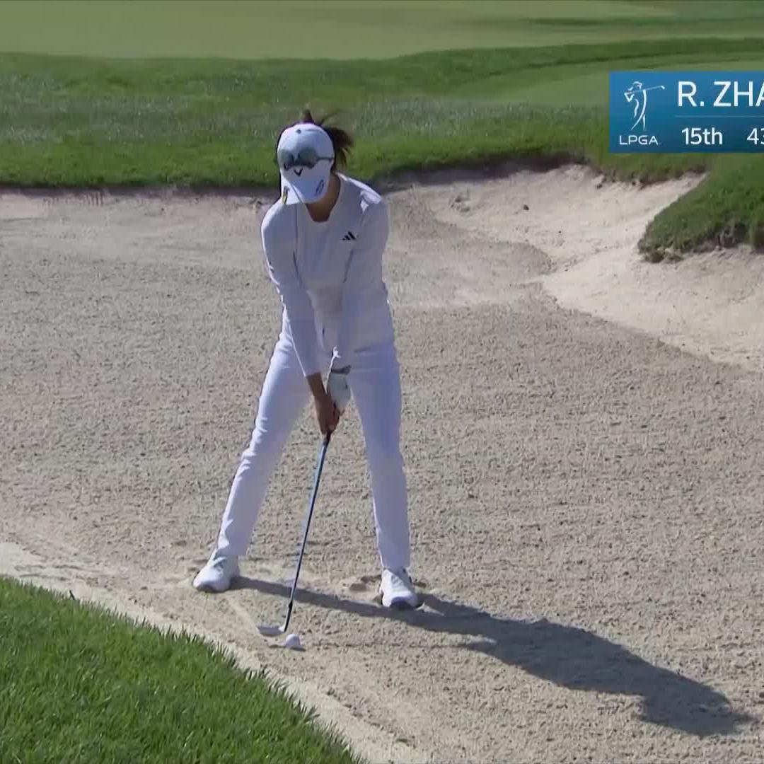 Hello, Rose! Her sandy chip in gets her back-to-back birdies 🐥