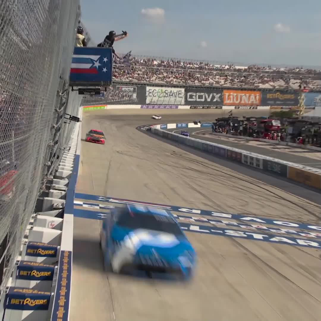 There's just something about Denny Hamlin and the Dover Motor Speedway! 🏁