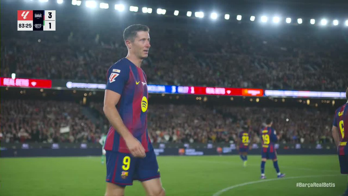 SEÑORAS Y SEÑORES, PÓNGANSE DE PIE: ASÍ SE RETIRÓ LEWANDOWSKI EN SU ÚLTIMO PARTIDO EN EL CAMP NOU COMO JUGADOR DEL BARCELONA. ¡OVACIÓN INCREÍBLE PARA EL POLACO!