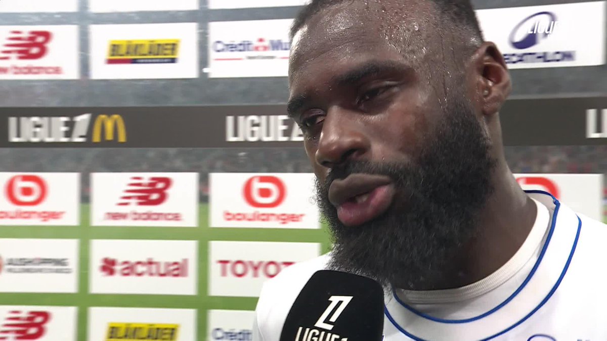 🚨 Lassine Sinayoko 🇲🇱 toujours très léger au micro : « Si on (Auxerre) avait commencer la saison comme on a fini, ON AURAIT PU JOUER LE TITRE ! » 😂😁 🎥 L1+
