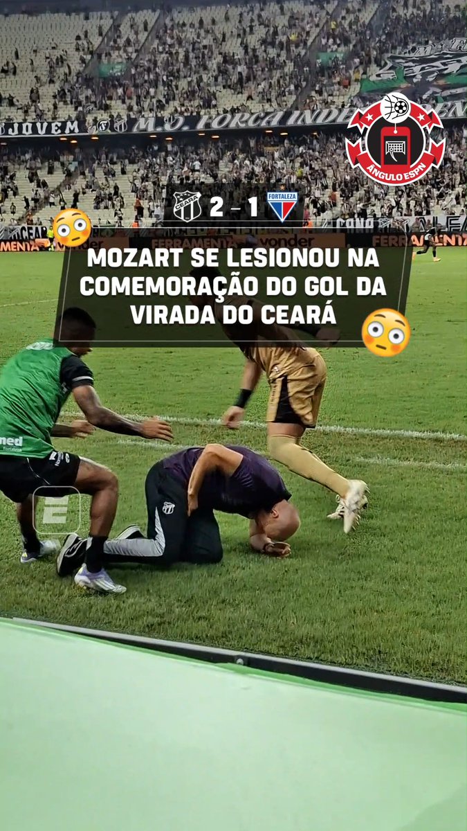 😳😳😳 O técnico Mozart, do Ceará, ficou tão emocionado com o gol da virada contra o Fortaleza, no 2 a 1, que até se lesionou na hora da comemoração. O comandante parece ter sentido uma fisgada no púbis, se levantou com dificuldade e precisou até de ajuda para sentar no banco de reservas enquanto seus jogadores celebravam o tento de Júlio César. Assista à #SérieBNaESPN pela ESPN no Plano Premium do #DisneyPlus #SidecastESPN #Ceará #Fortaleza #gols #hoje