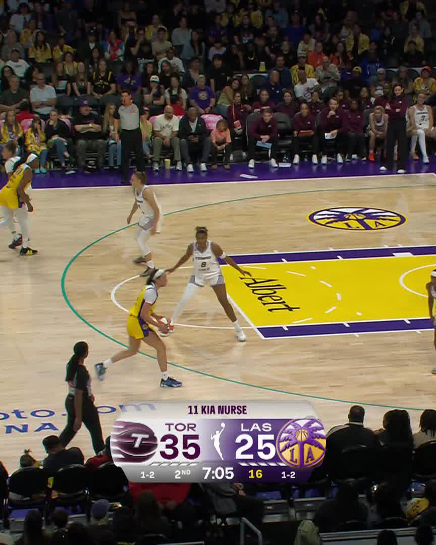 Jihyun Park with a quick 2 for her first points for the Sparks! WNBA