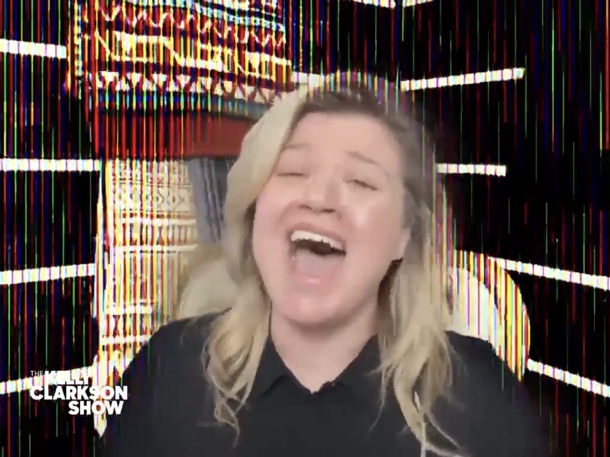 Kelly Clarkson SLAYING Like a Prayer by Madonna during lockdown, recorded with her iPhone. You truly can’t buy talent
