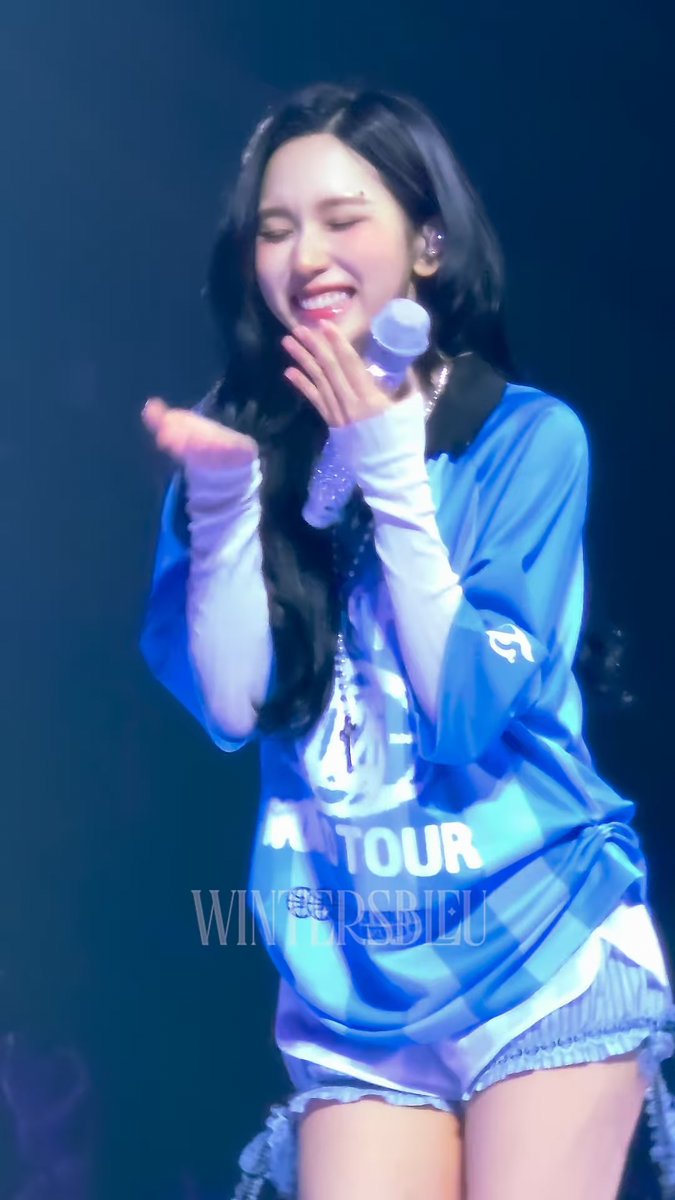 MINA BLOWING A MILLION KISSES RAPID FIRE SHE'S SO CUTE 🥺