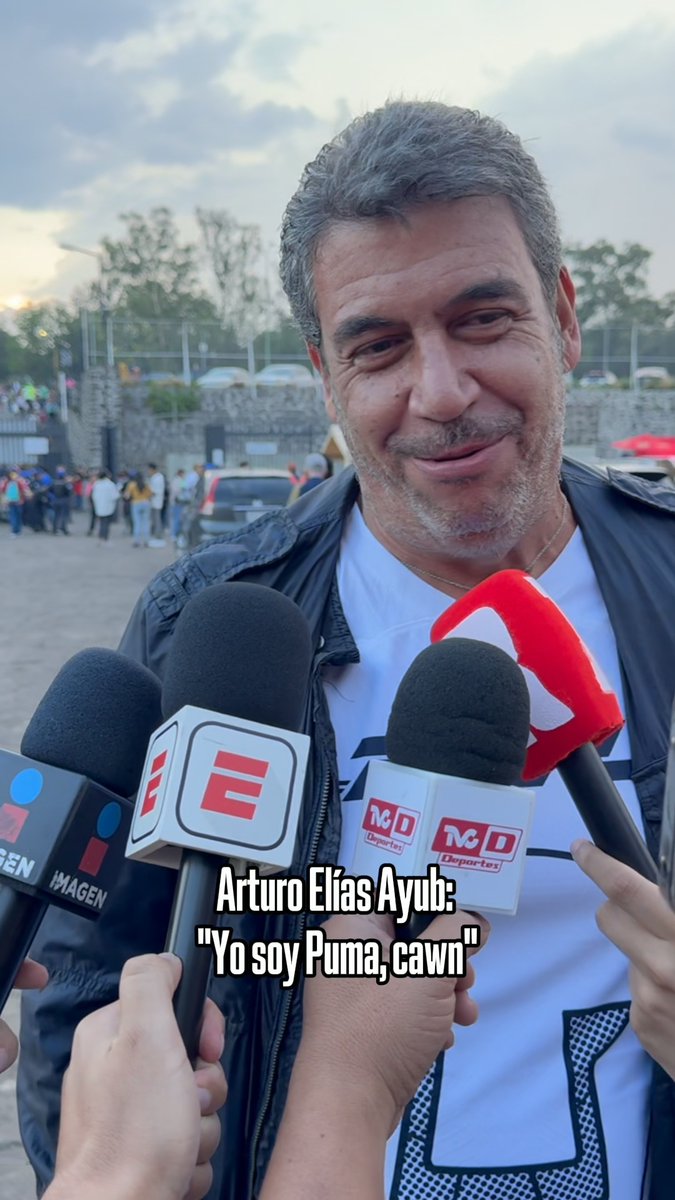 ¡NO OFENDAN A ELÍAS AYUB! 😅 Le preguntaron si su corazón está dividido con la semifinal y su respuesta es una joya. Pronosticó un 3-1 favorable a Pumas 👀
