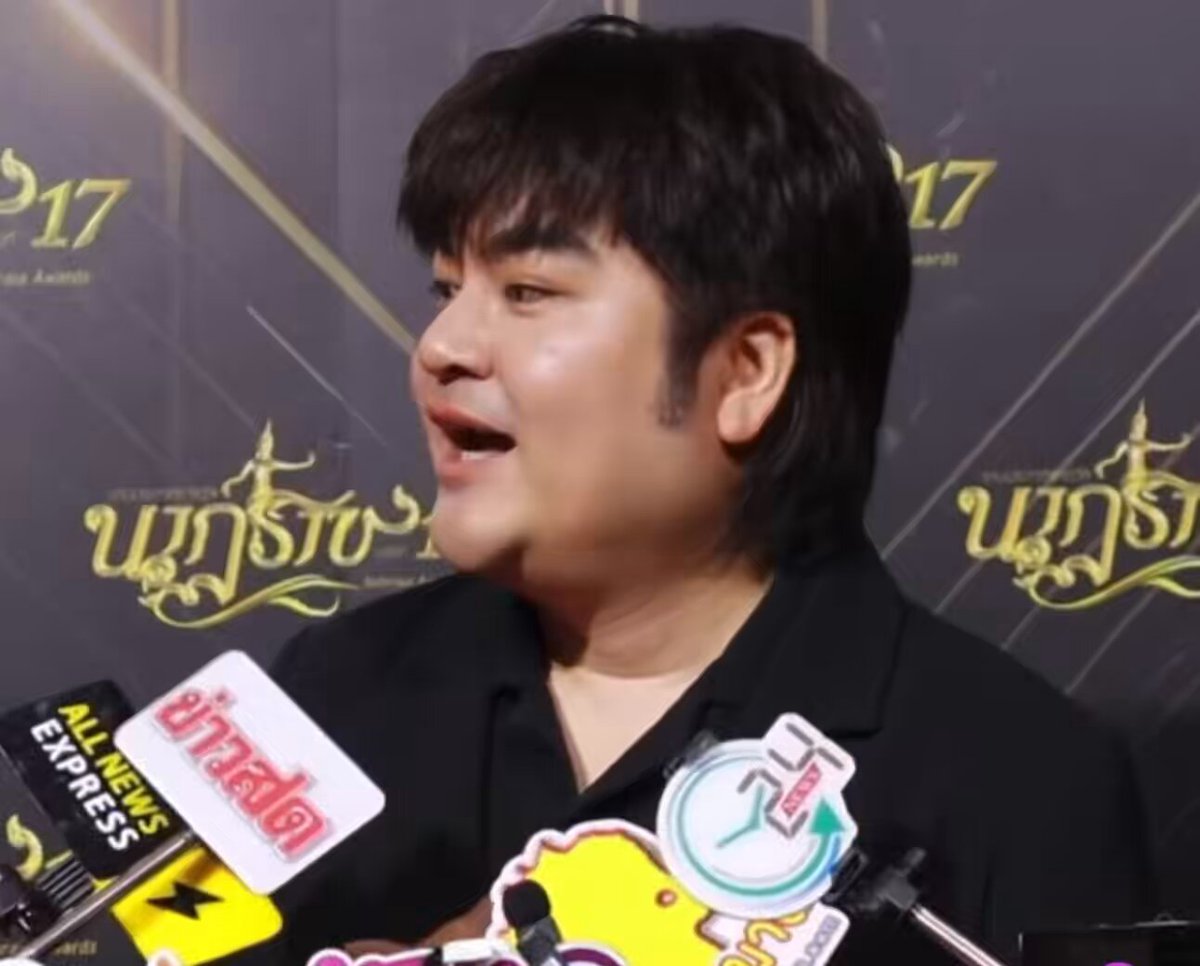 🗣️: เราอึ้งใช่ไหม อช : อึ้ง อึ้งเสร็จก็พิมพ์ไปบอกคนแต่งว่าทำไมดีขนาดนี้ 🗣️: อย่างน้อยวันนี้เราได้แล้วว่าเพลงพี่เติ้ลเสร็จแล้ว ฮีหลุดพูดป้ะ?? หน้าช็อคมาก เชิญเข้าห้องดำค่ะพี่ 555555555555555555555555555555 #TLE_mtm