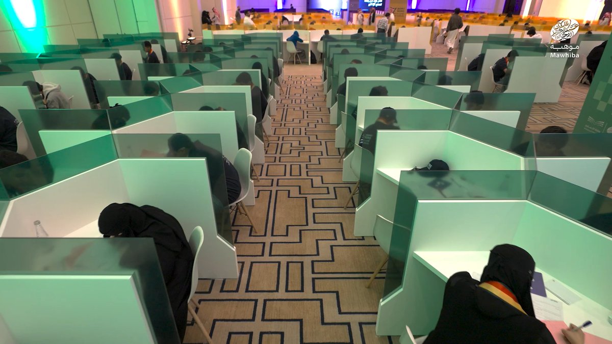 يقودهم الشغف، وتجمعهم الطموحات الكبيرة.. تتواصل فعاليات المرحلة النهائية من أولمبياد العلوم والرياضيات الوطني #نسمو، حيث يؤدي الطلبة من مختلف مناطق المملكة اختبارات اليوم الثاني، في رحلة اكتشاف وتأهيل المواهب العلمية لتمثيل المملكة عالميًا. كل التوفيق لأبطال #نسمو_2026