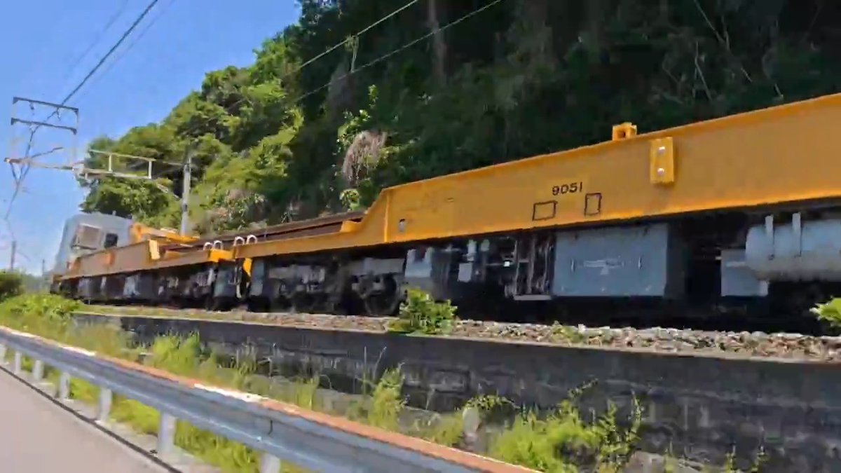 四国9000系レール輸送車！！ 初めて見たけどやっぱカッコわりー😂 #予讃線