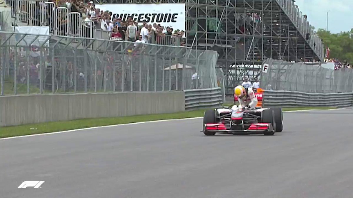 😅FORMULA 1 ARACI İTMEDİM DEMEZ! 🟣Pole pozisyonunun sahibi olan Lewis Hamilton benzini bitince alışık olmadığı bir sürüşe imza atıyor. 2010 Kanada Grand Prix🇨🇦