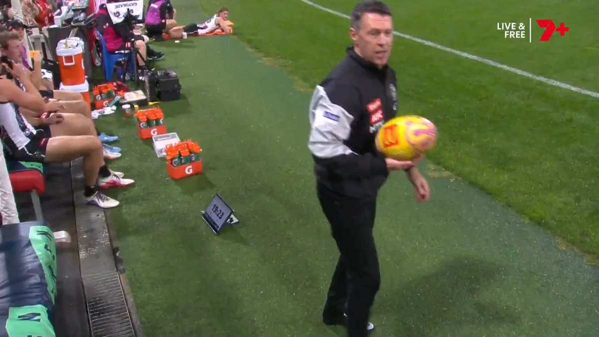 "Four clubs are really surprised at what Craig McRae is doing (on the boundary)." 🗣️ Caroline Wilson on Craig McRae's boundary line antics