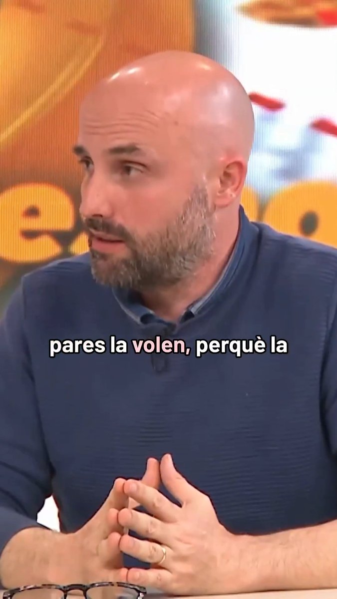 Hem d'aconseguir que el castellà deixi de ser obligatori a Catalunya. Que els nens parlin català al pati, al menjador, als passadissos, a les extraescolars. Per això la doble xarxa, tot i no ser suficient, és indispensable. Us ho explica Jordi Graupera en 1 minut.