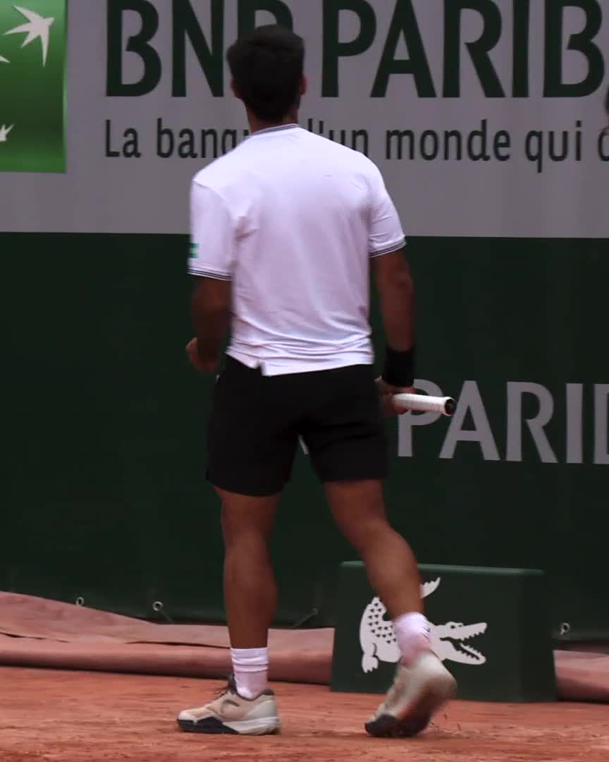 Olivieri, what a passing shot 🇦🇷 #RolandGarros