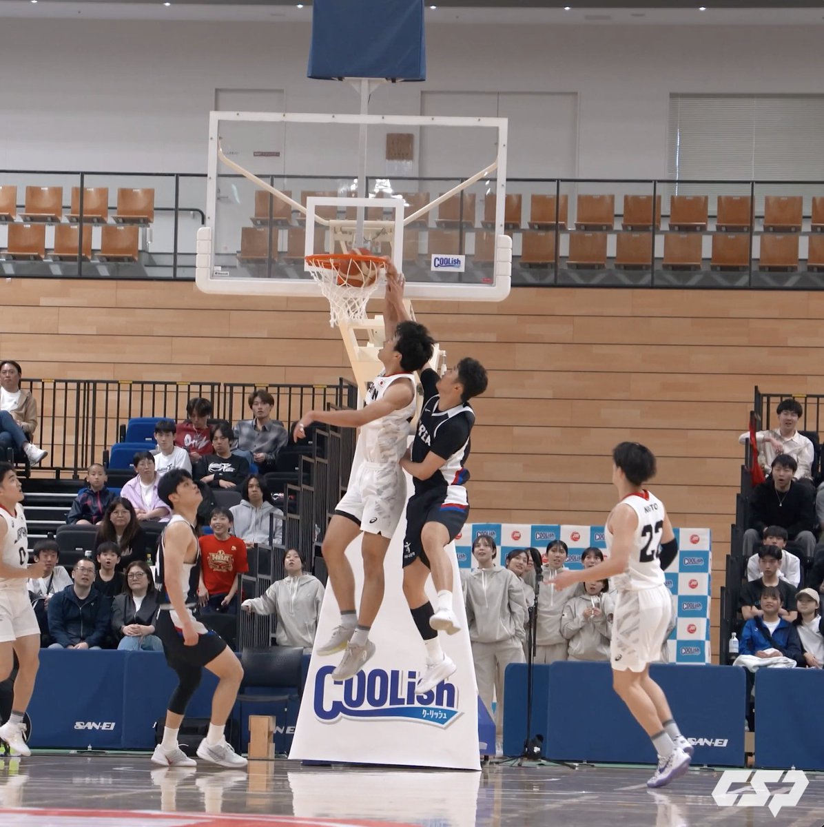 熱戦のラストに豪快ダンク&バスケットカウント💥💥💥 今大会活躍を見せたビッグフォワード・大舘 秀太(東海大学九州3年/PF/200cm/金沢高) #リソウハク #大学バスケ